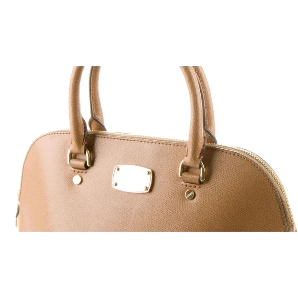 DESIGNER MICHAEL KORS TAN LEATHER TOP ROLLED HANDLES ZIP TOP MED SIZE HANDBAG